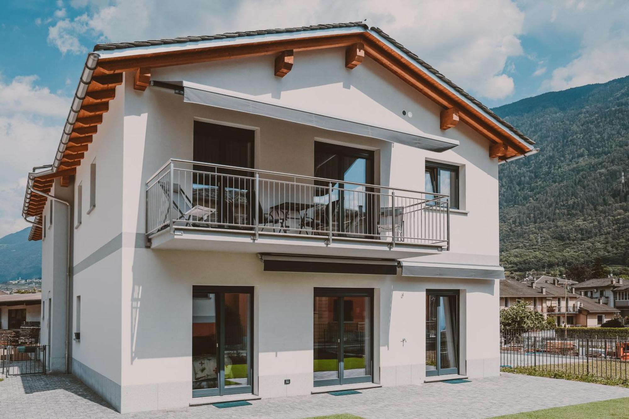 Residenza 39 - 900 M To Bernina Express Tirano Exterior foto